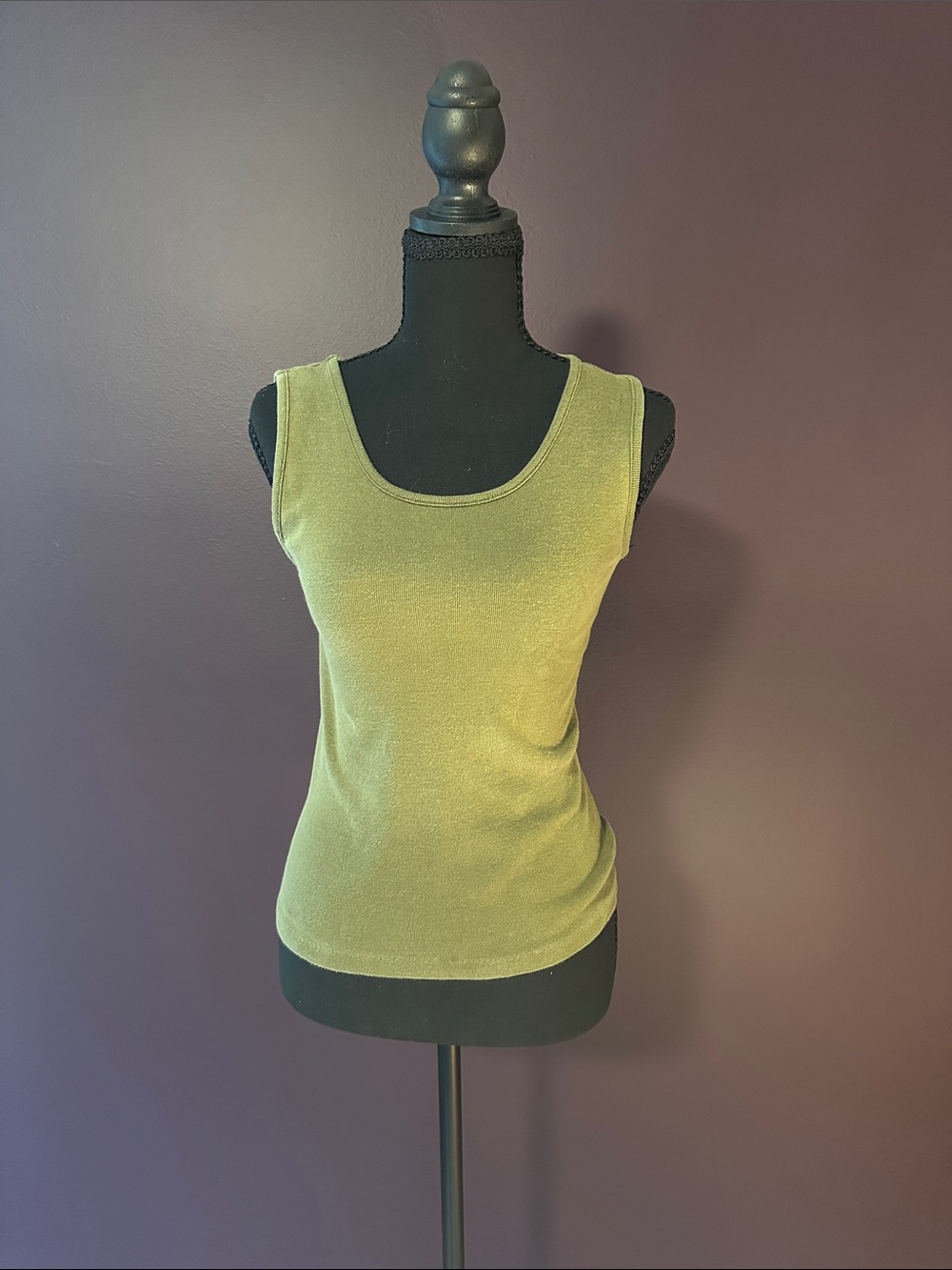 Classic Sleeveless Scoop Neck Tank Top - Olive Green